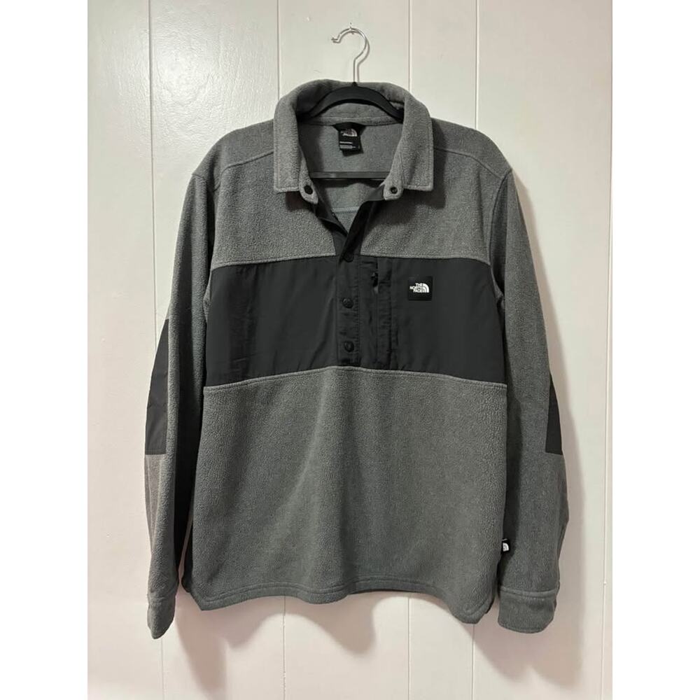 Men’s large North Face sweater